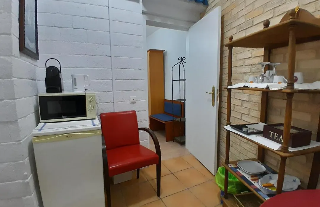 Antonio Guesthouse Alicante-1